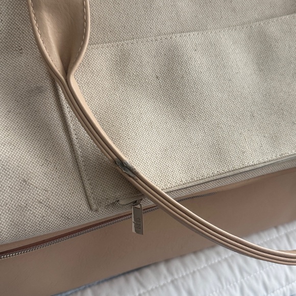 Beis Weekender with Make up case - Picture 7 of 10